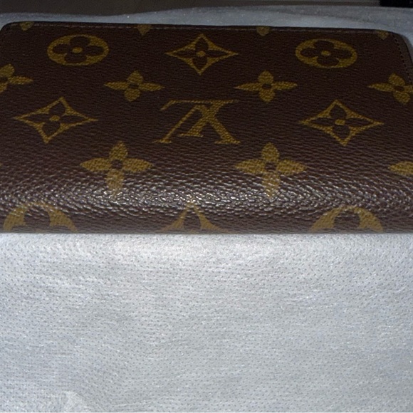 Louis Vuitton Monogram Kisslock Compact Wallet - Picture 15 of 16